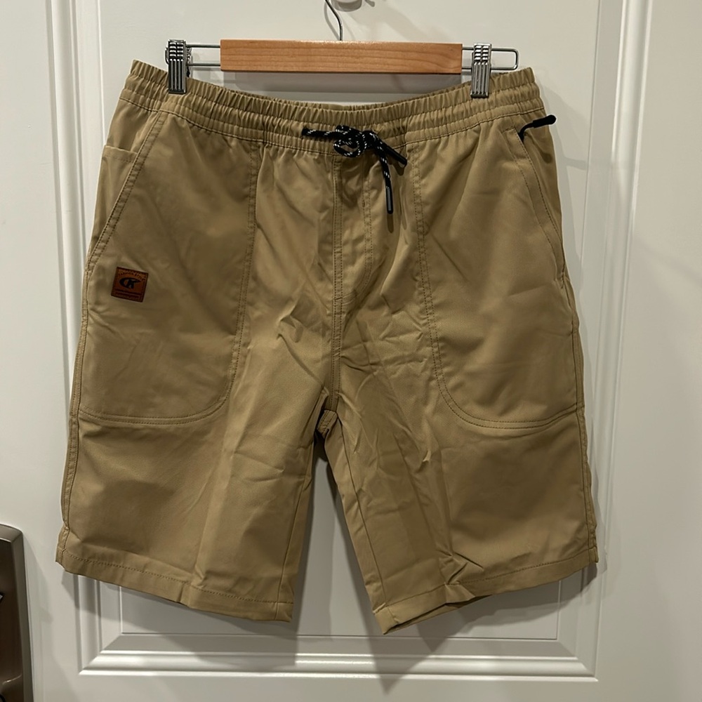 💛NWOT men’s stretch waist tan shorts